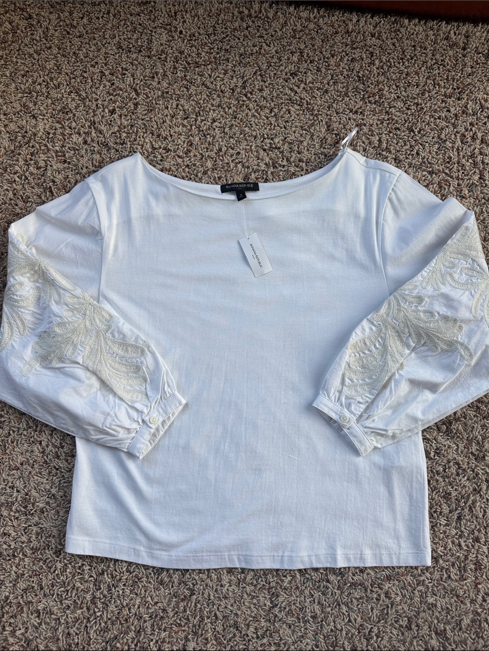 NWT Banana Republic White Embroidered Bishop Sleeve Top
